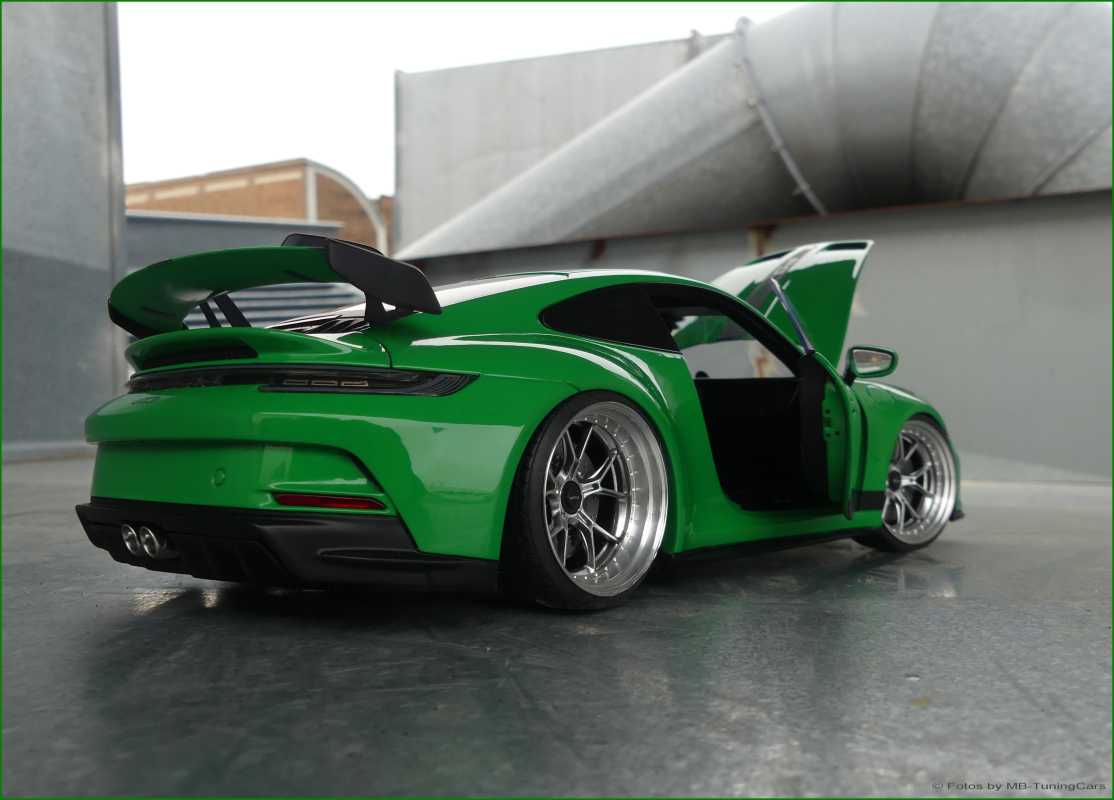 1:18 Porsche 911 992 GT3 2021 Viper Green ONE 300ST Edition